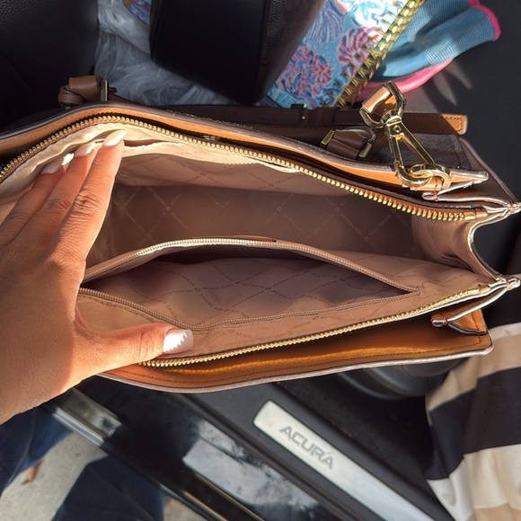 The Michael Kors Hope Tote Bag - Brown, Large shoulder bag  with zipper. - Picture 4 of 4